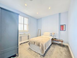 HIGH STREET- click for photo gallery